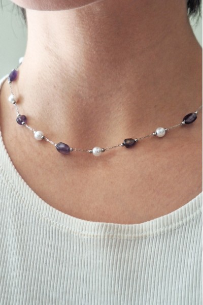 Ατσάλινο Κολιέ “Opal Drops” με Μωβ Πέτρες & Επάργυρες Λεπτομέρειες