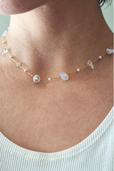 Ατσάλινο Κολιέ “Opal Drops” με Λευκές Πέτρες & Επίχρυσες Λεπτομέρειες