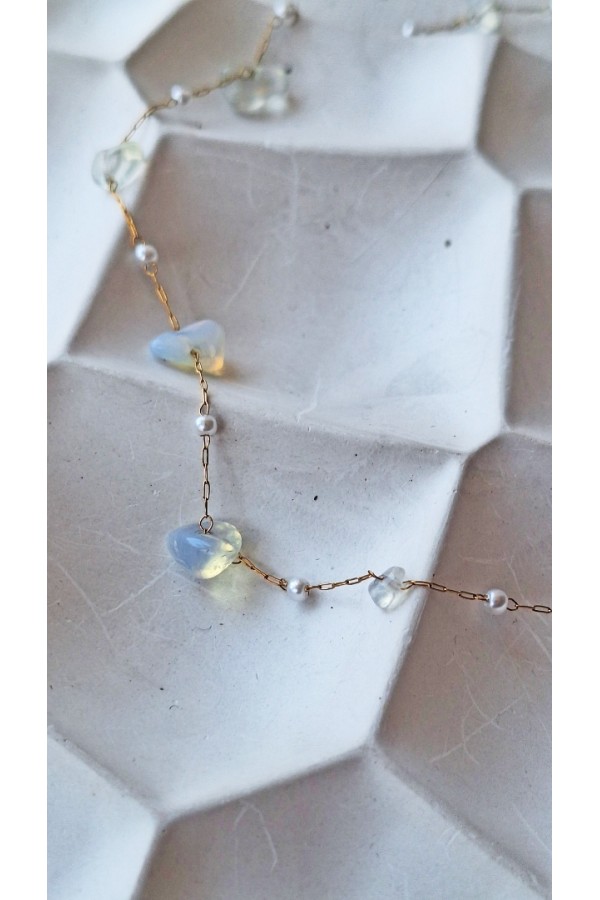 Ατσάλινο Κολιέ “Opal Drops” με Λευκές Πέτρες & Επίχρυσες Λεπτομέρειες