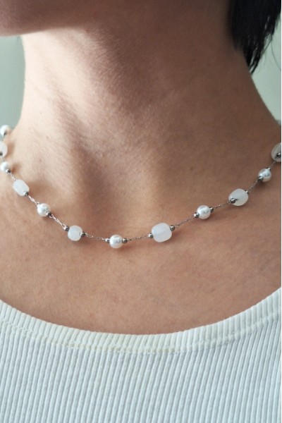 Ατσάλινο Κολιέ “Opal Drops” με Λευκές Πέτρες & Επάργυρες Λεπτομέρειες