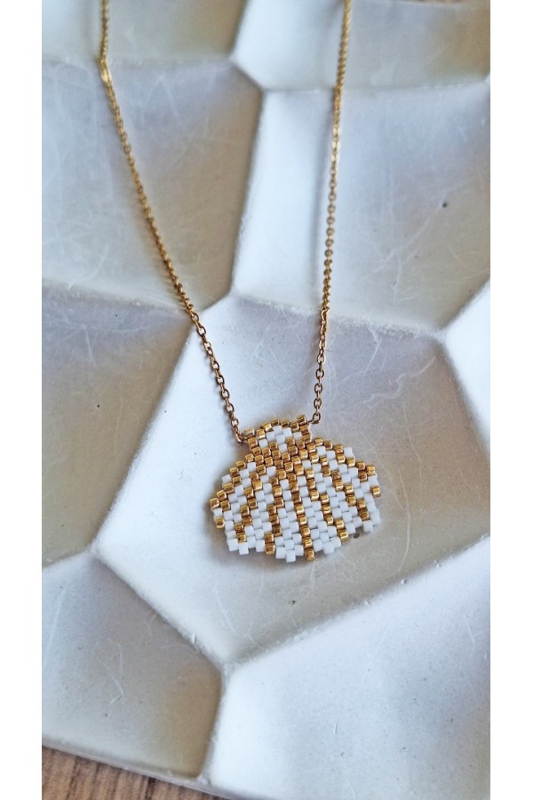 Κολιέ με χειροποίητο κοχύλι από Miyuki χάντρες λευκό-χρυσό