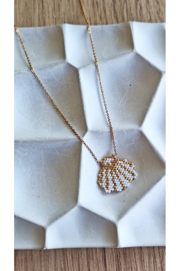 Κολιέ με χειροποίητο κοχύλι από Miyuki χάντρες λευκό-χρυσό
