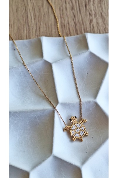 Κολιέ με χειροποίητο χελωνάκι από Miyuki χάντρες λευκό-χρυσό