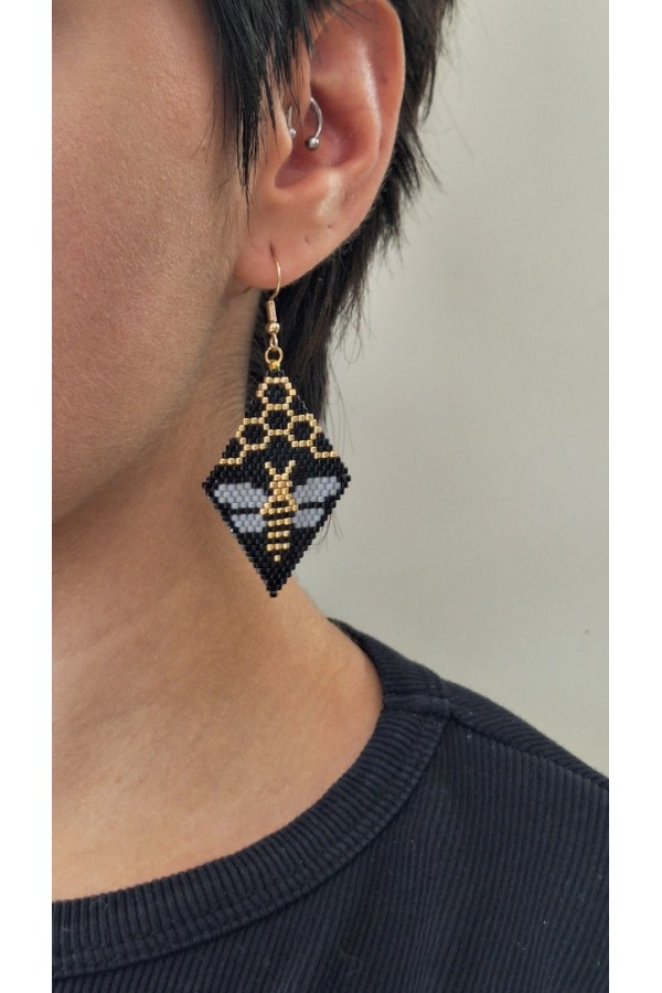 Χειροποίητο σκουλαρίκι με μέλισσα & χάντρες Miyuki