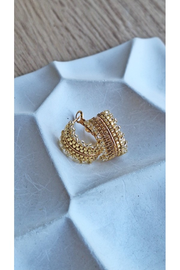 Χειροποίητο κρικάκι με πλέξιμο από γιαπωνέζικες χάντρες Miyuki χρυσό