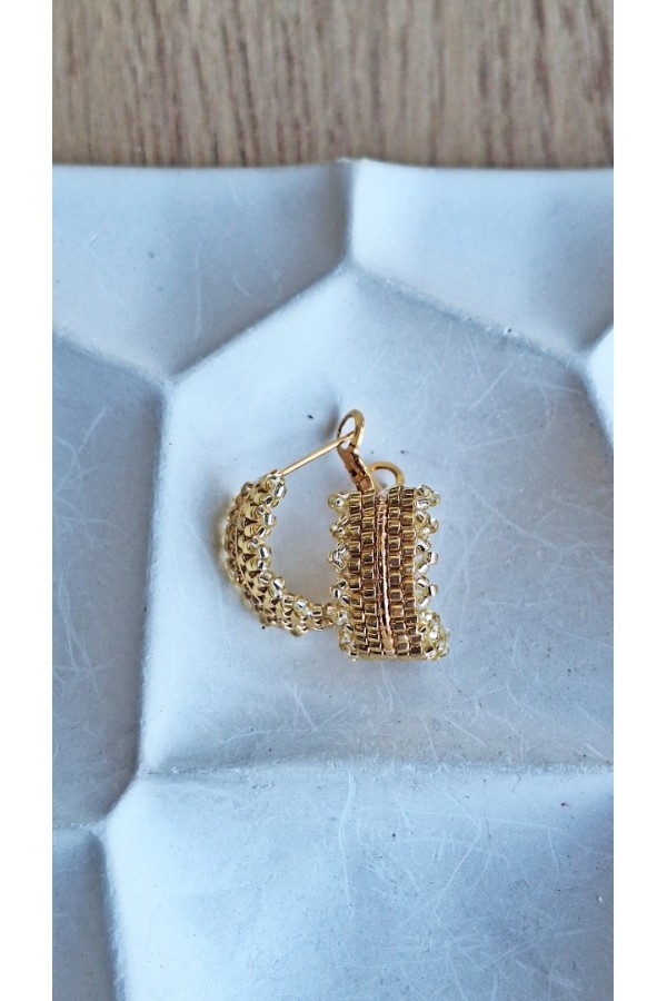 Χειροποίητο κρικάκι με πλέξιμο από γιαπωνέζικες χάντρες Miyuki χρυσό