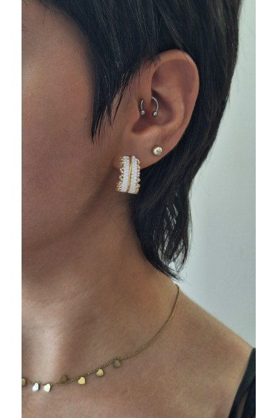 Χειροποίητο κρικάκι με πλέξιμο από γιαπωνέζικες χάντρες Miyuki λευκό-χρυσό