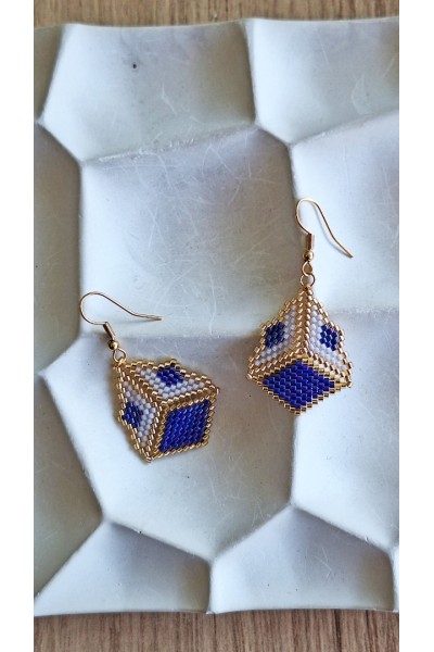 Χειροποίητα σκουλαρίκια με γεωμετρικό σχήμα & γιαπωνέζικες χάντρες Miyuki μπλε-λευκό-χρυσό