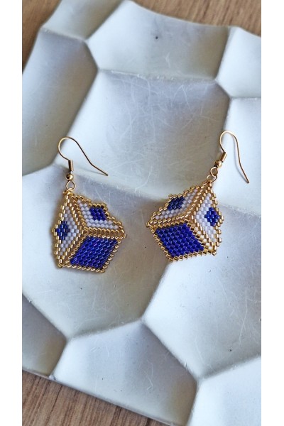 Χειροποίητα σκουλαρίκια με γεωμετρικό σχήμα & γιαπωνέζικες χάντρες Miyuki μπλε-λευκό-χρυσό