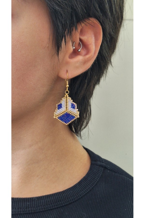 Χειροποίητα σκουλαρίκια με γεωμετρικό σχήμα & γιαπωνέζικες χάντρες Miyuki μπλε-λευκό-χρυσό