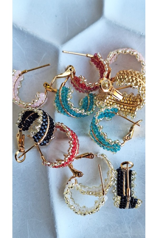 Χειροποίητο κρικάκι με πλέξιμο από γιαπωνέζικες χάντρες Miyuki χρυσό