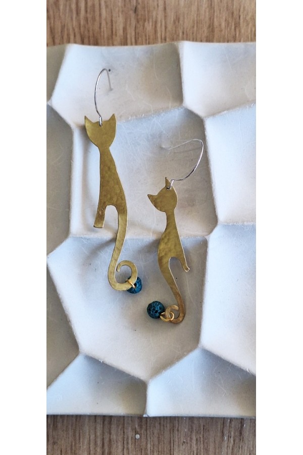 Χειροποίητα κρεμαστά σκουλαρίκια με φιγούρες μικρή και μεγάλη γάτα