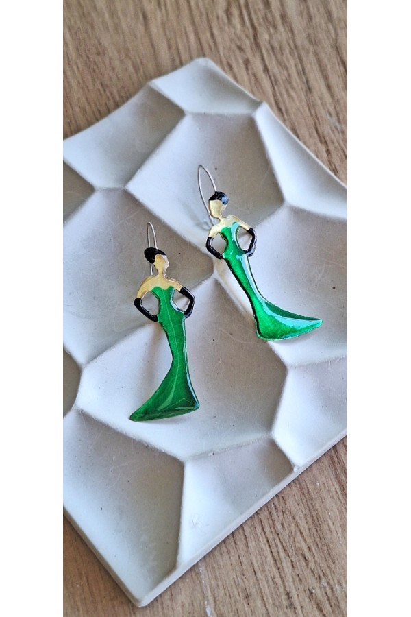 Χειροποίητο Σκουλαρίκι Φιγούρα με Πράσινο Φόρεμα και Μαύρα Γάντια 