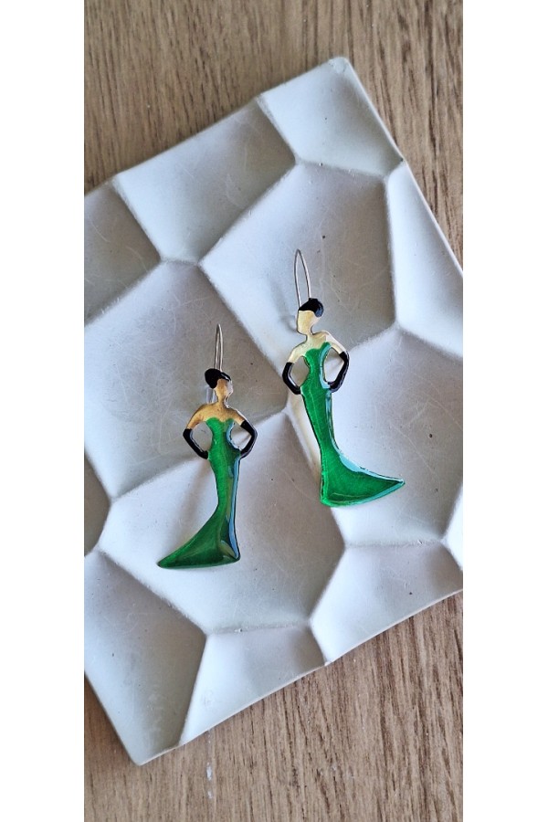 Χειροποίητο Σκουλαρίκι Φιγούρα με Πράσινο Φόρεμα και Μαύρα Γάντια 