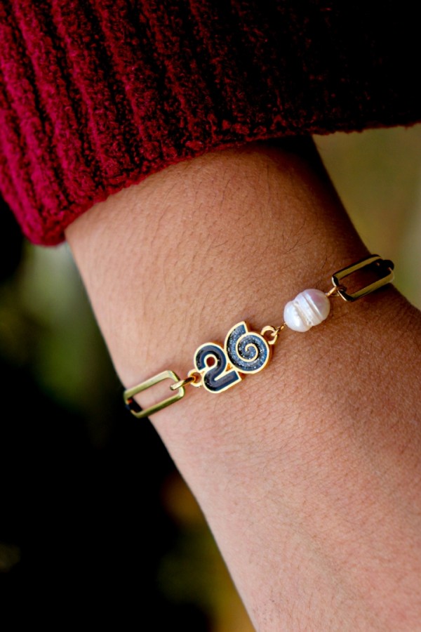 Βραχιόλι γούρι 2026 μαύρο, μαύρο κορδόνι και μαργαριτάρι , επίχρυσο