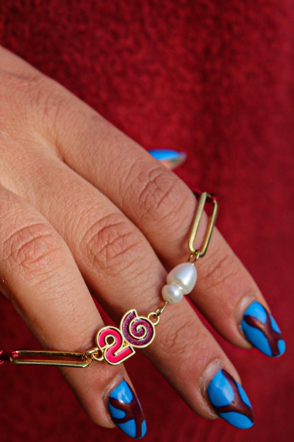 Βραχιόλι γούρι 2026 κόκκινο, κόκκινο κορδόνι και μαργαριτάρι , επίχρυσο