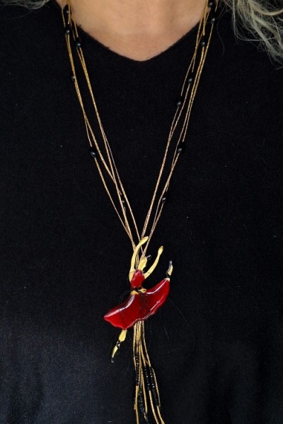 Χειροποίητο Κολιέ με Κόκκινη Μπαλαρίνα & Μαύρες Χάντρες και κορδόνι Χειροποίητο Κολιέ με Κόκκινη Μπαλαρίνα & Μαύρες Χάντρες και κορδόνι