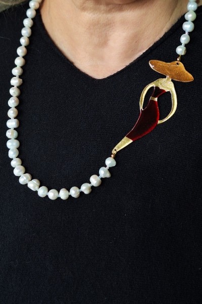 Χειροποίητο κολιέ με μαργαριτάρια & φιγούρα κόκκινο Χειροποίητο κολιέ με μαργαριτάρια & φιγούρα κόκκινο