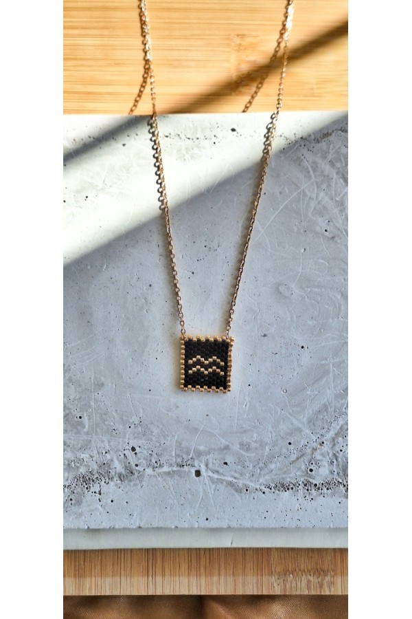 Χειροποίητο Κολιέ με Ζώδιο Υδροχόος Πλεγμένο με Γιαπωνέζικες Χάντρες Miyuki Μαύρο-Χρυσό
