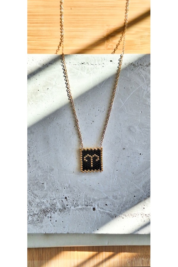 Χειροποίητο Κολιέ με Ζώδιο Κριός Πλεγμένο με Γιαπωνέζικες Χάντρες Miyuki Μαύρο-Χρυσό