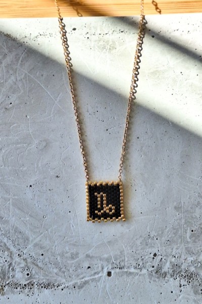 Χειροποίητο Κολιέ με Ζώδιο Αιγόκερως Πλεγμένο με Γιαπωνέζικες Χάντρες Miyuki Μαύρο-Χρυσό