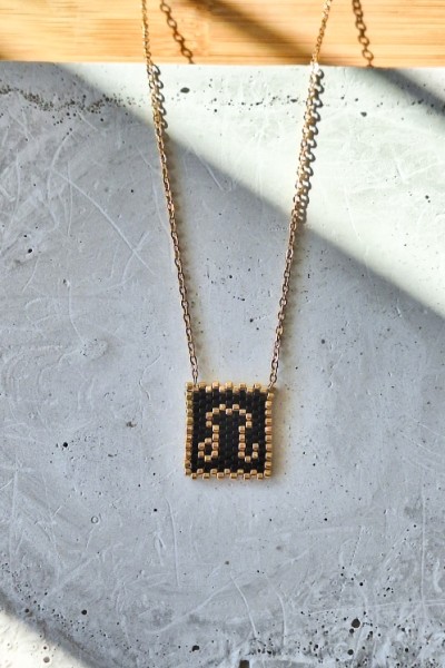 Χειροποίητο Κολιέ με Ζώδιο Λέων Πλεγμένο με Γιαπωνέζικες Χάντρες Miyuki Μαύρο-Χρυσό