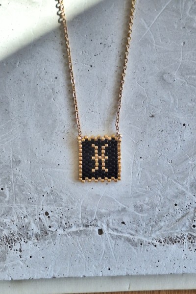 Χειροποίητο Κολιέ με Ζώδιο Ιχθύς Πλεγμένο με Γιαπωνέζικες Χάντρες Miyuki Μαύρο-Χρυσό