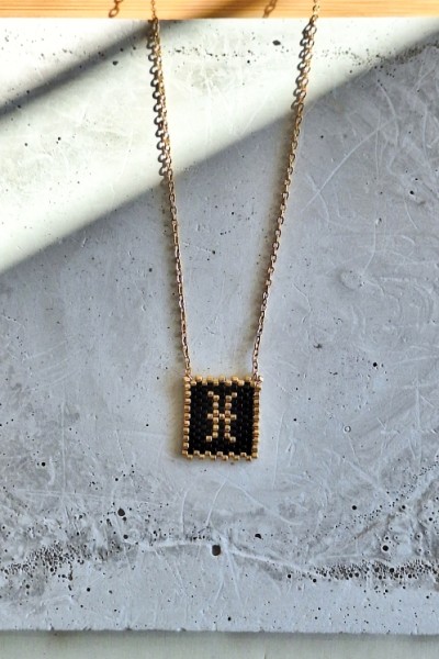 Χειροποίητο Κολιέ με Ζώδιο Ιχθύς Πλεγμένο με Γιαπωνέζικες Χάντρες Miyuki Μαύρο-Χρυσό