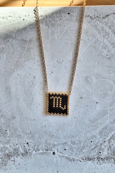 Χειροποίητο Κολιέ με Ζώδιο Σκορπιός Πλεγμένο με Γιαπωνέζικες Χάντρες Miyuki Μαύρο-Χρυσό