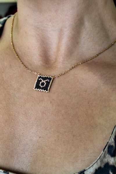 Χειροποίητο Κολιέ με Ζώδιο Ταύρος Πλεγμένο με Γιαπωνέζικες Χάντρες Miyuki Μαύρο-Χρυσό