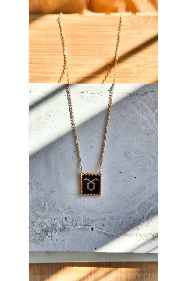 Χειροποίητο Κολιέ με Ζώδιο Ταύρος Πλεγμένο με Γιαπωνέζικες Χάντρες Miyuki Μαύρο-Χρυσό