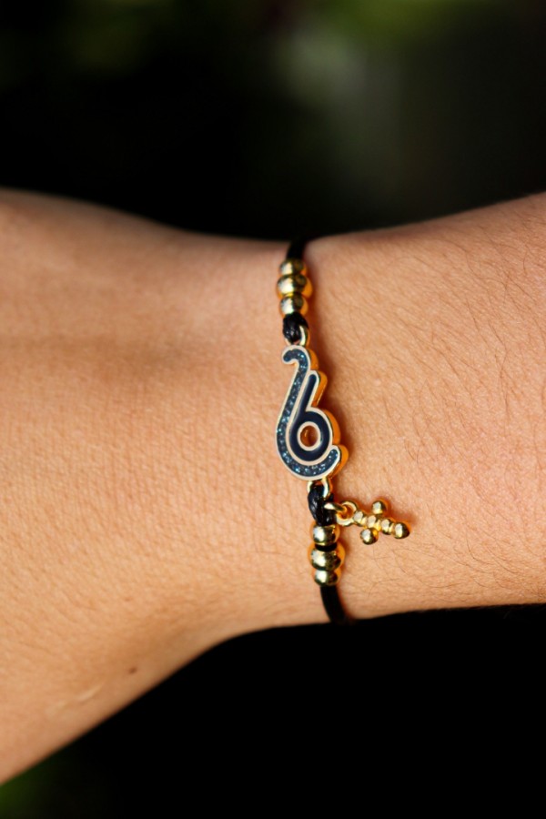 Βραχιόλι γούρι 2026 μαύρο κορδόνι επίχρυσο