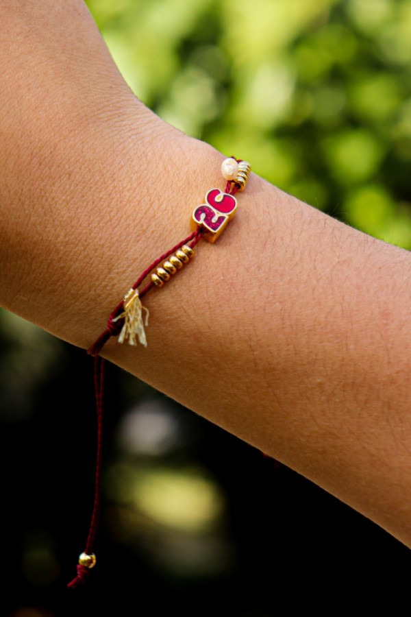 Βραχιόλι γούρι 2026 κόκκινο με χρυσή φούντα , επίχρυσο 