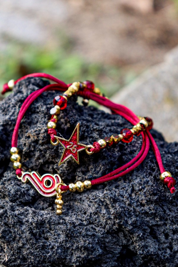 Βραχιόλι γούρι 2026 κόκκινο, κόκκινο κορδόνι και σταυρουδάκι , επίχρυσο