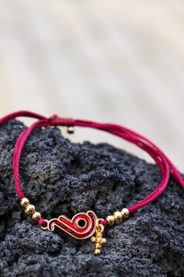 Βραχιόλι γούρι 2026 κόκκινο, κόκκινο κορδόνι και σταυρουδάκι , επίχρυσο