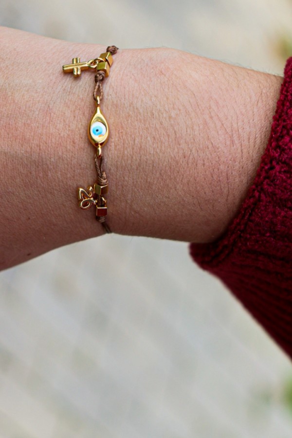 Βραχιόλι γούρι 2026 καφέ κορδόνι με σταυρό και ματάκι