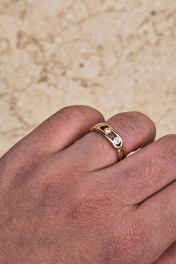 Χρυσό Ατσάλινο Δαχτυλίδι με Τρεις Κρυστάλλινες Πέτρες