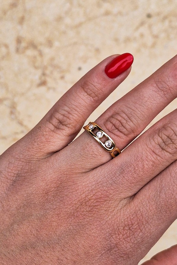 Χρυσό Ατσάλινο Δαχτυλίδι με Τρεις Κρυστάλλινες Πέτρες