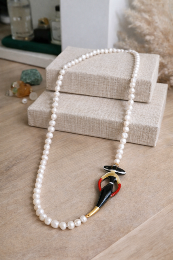 Χειροποίητο κολιέ με μαργαριτάρια & φιγούρα μαύρο