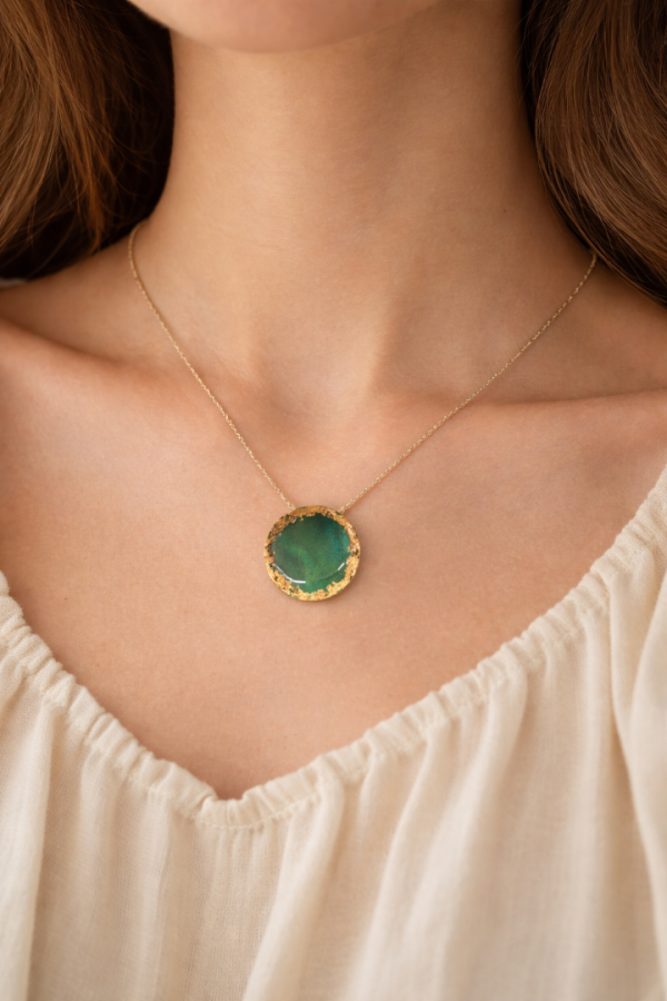 Χειροποίητο κολιέ κύκλος πράσινος με κορδόνι χρυσό