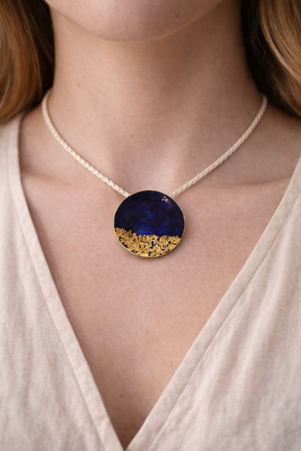 Χειροποίητο κολιέ κύκλος μπλε με κορδόνι χρυσό