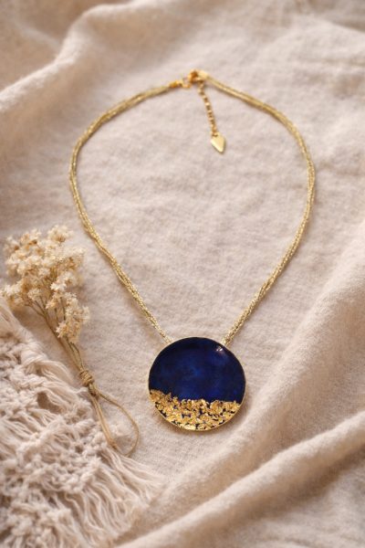 Χειροποίητο κολιέ κύκλος μπλε με κορδόνι χρυσό