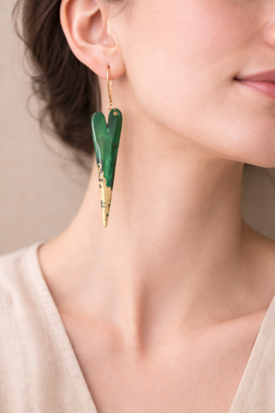 Χειροποίητο σκουλαρίκι καρδιά πράσινη με φύλλα χρυσού