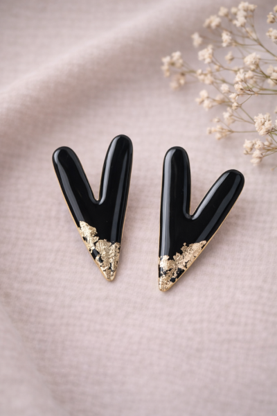 Χειροποίητο καρφωτό σκουλαρίκι Black Velvet Heart