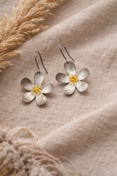 Χειροποίητα σκουλαρίκια λουλούδια ασημί Αρζαντό (Αλπακάς)