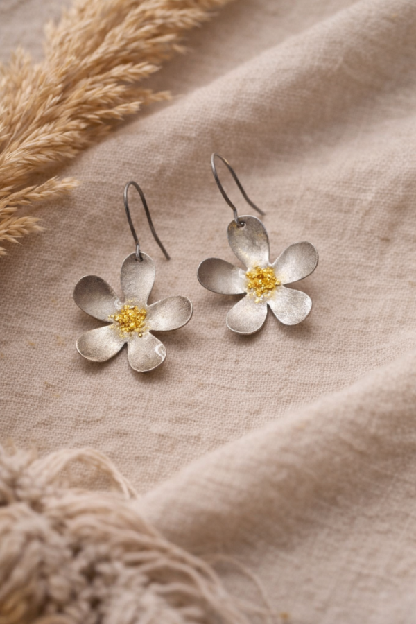 Χειροποίητα σκουλαρίκια λουλούδια ασημί Αρζαντό (Αλπακάς)