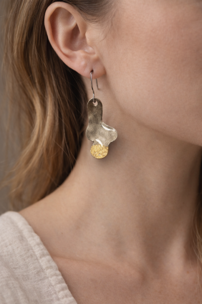 Χειροποίητα σκουλαρίκια σε ακανόνιστο σχήμα ασημί