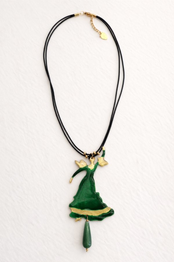 Χειροποίητο κολιέ πράσινη χορεύτρια με μαύρο κορδόνι