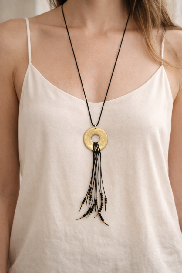 Χειροποίητο Κολιέ με μαύρο κορδόνι