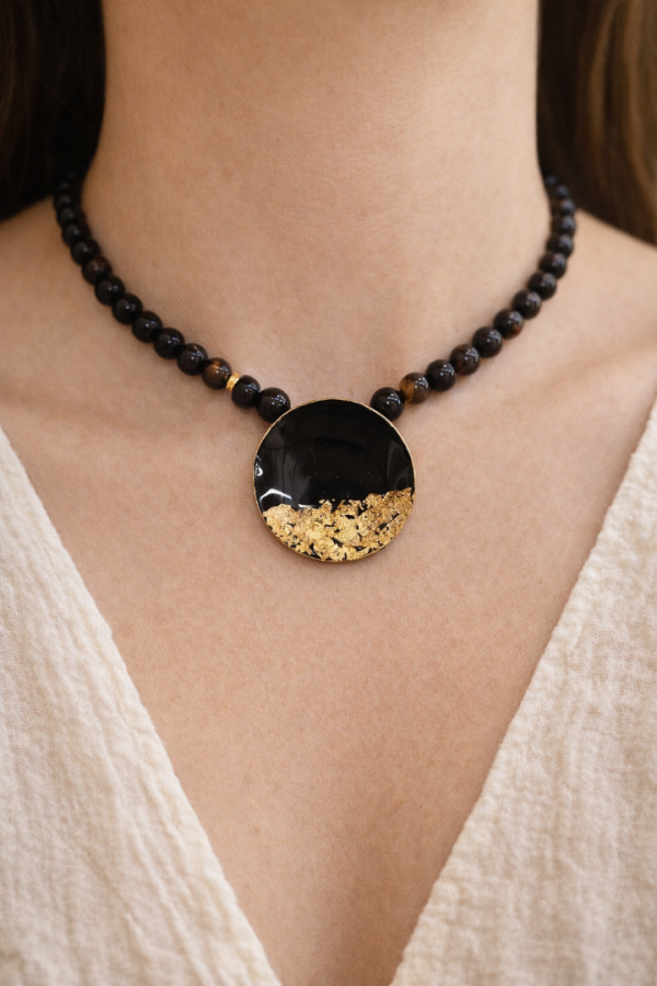 Χειροποίητο κοντό κολιέ με ημιπολύτιμη πέτρα μάτι τίγρης